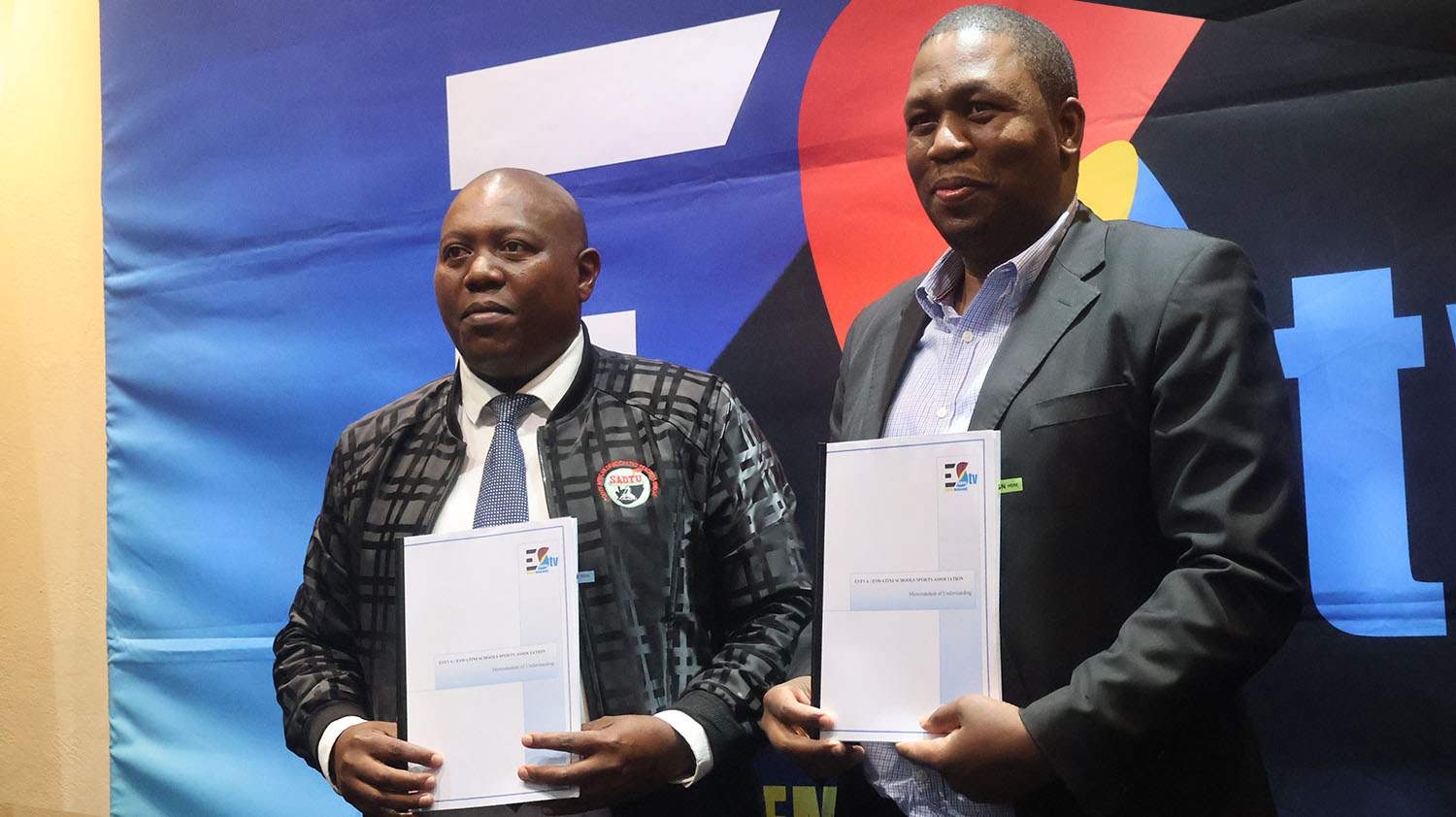 ESSA President Zakhele Myeni (L) with Eswatini TV CEO Mlamuli Dlamini at the signing of their MoU yesterday. (Pic: Ntombikayise Gwebu)